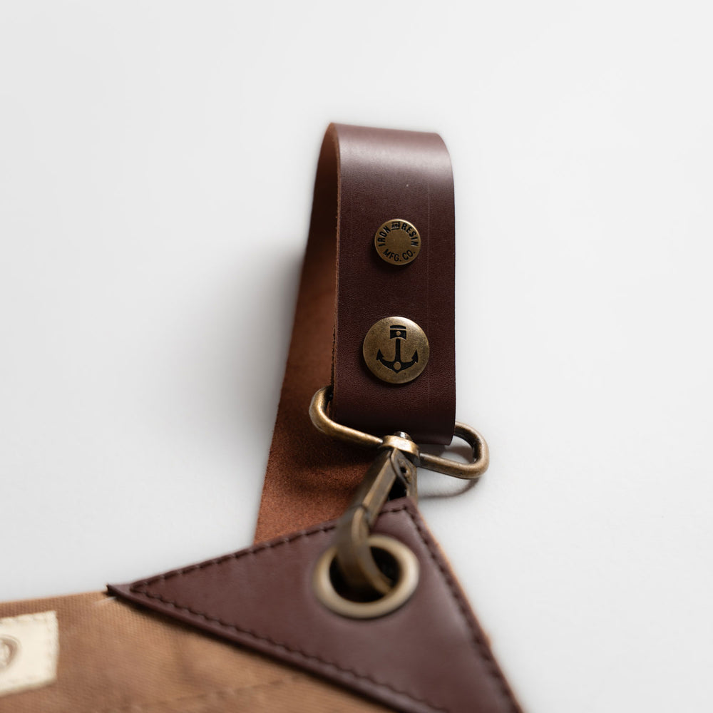 close up on the anchor and field and flame rivets on the shoulder strap