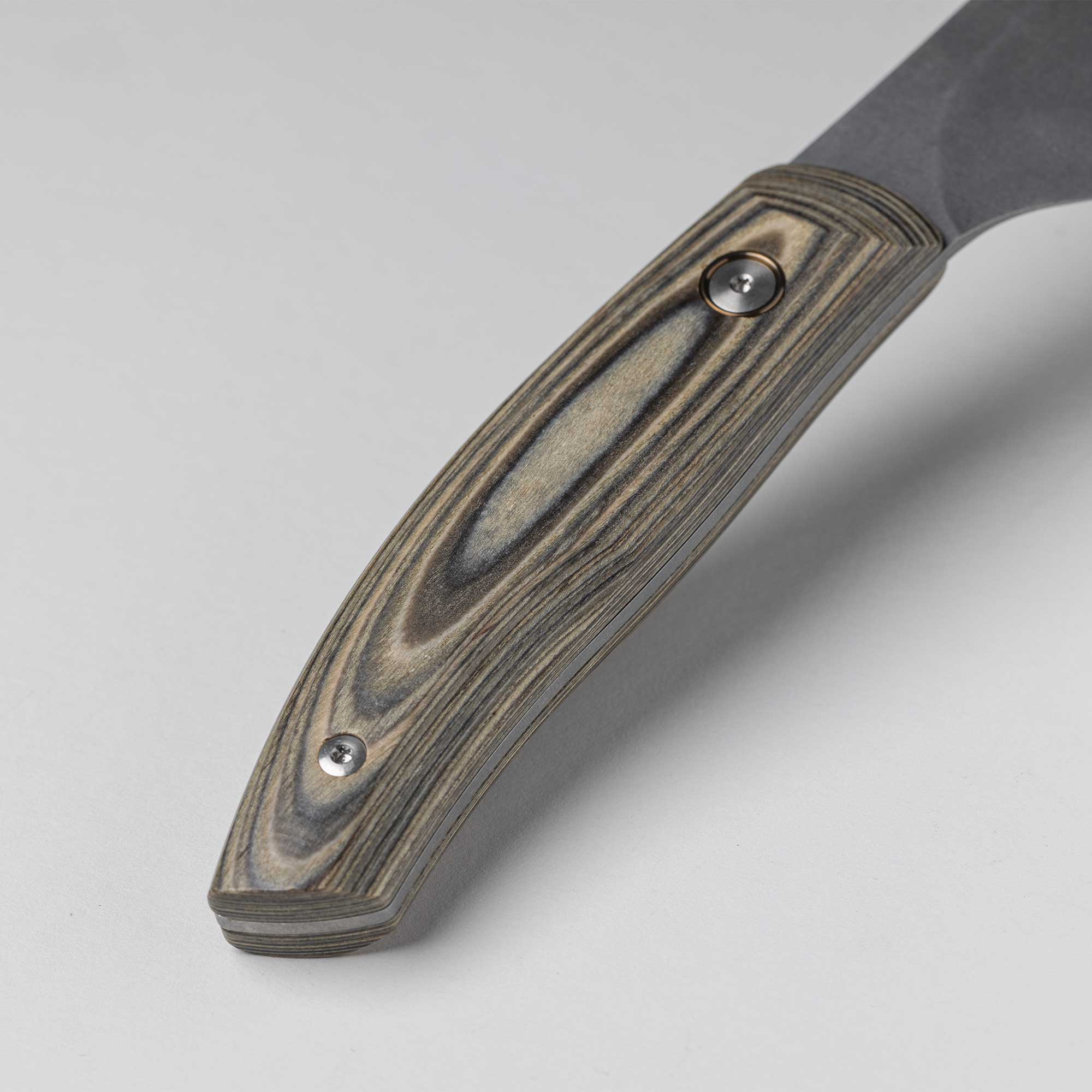 A close up view of the Spanish hardwood handle that has 2 rivets and is stabilized with natural resins on the 9 inch Carbon Slicing Knife 
